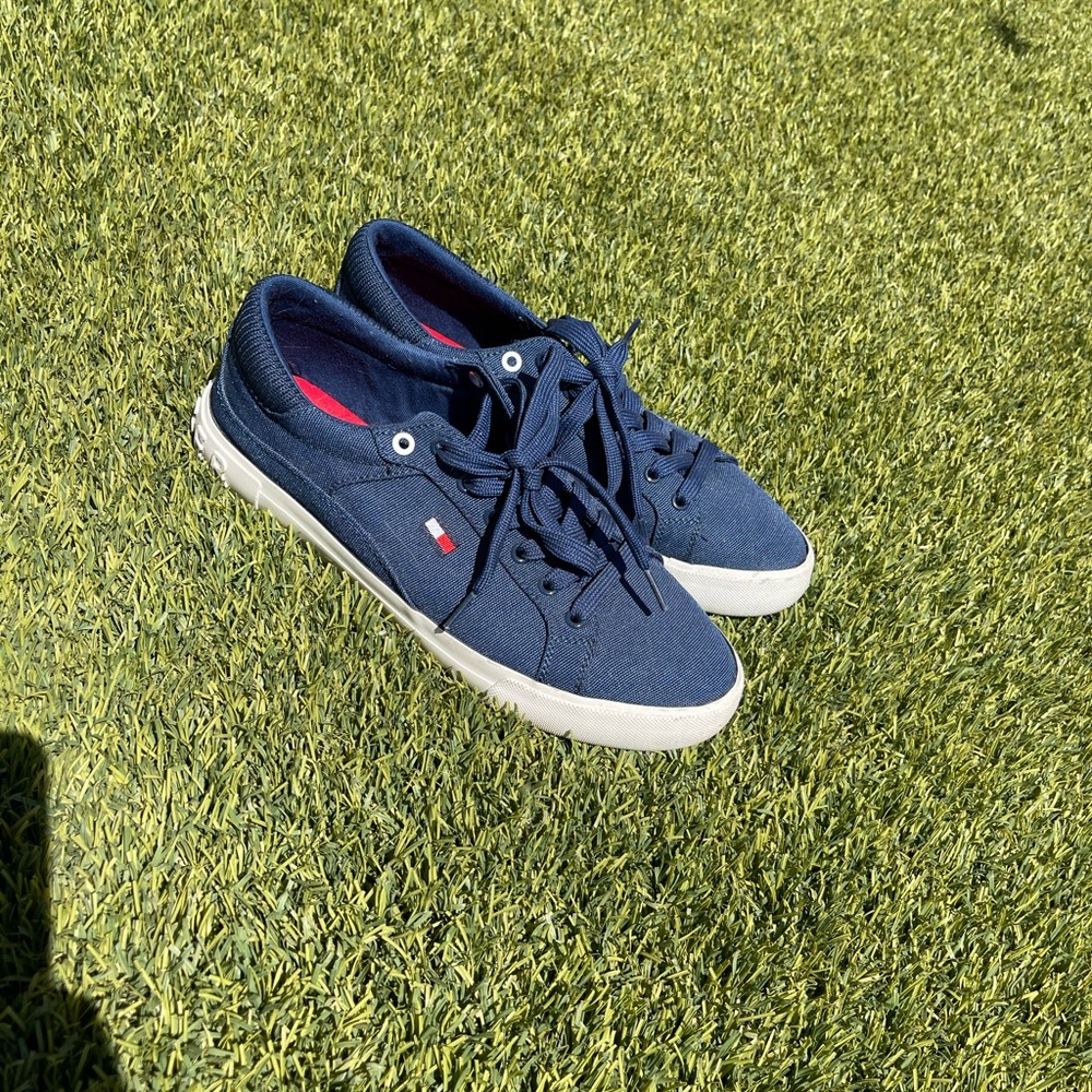 Tommy Hilfiger Shoes Size 8.5 UNISEX